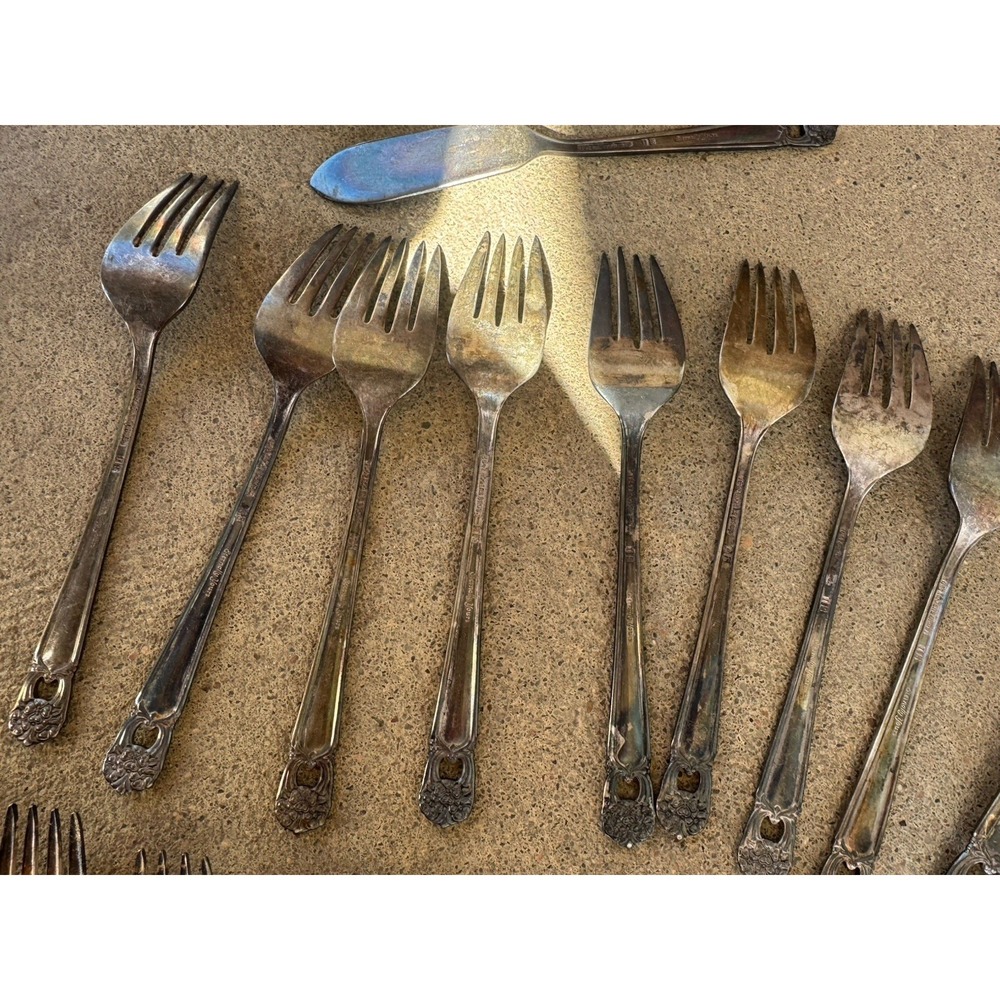 Vintage 1847 Rogers Bros "Eternally Yours" silverplate flatware set Partial - Picture 9 of 13